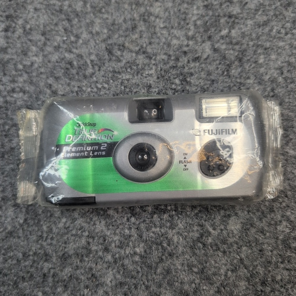 Fujifilm 27 Exp QuickSnap Flash 400 Camera NEW NIP Expired 08-08